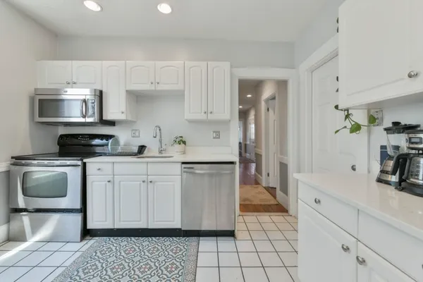 $4,800 | 34-36 Boston Street, Unit 3, Boston, MA 02127