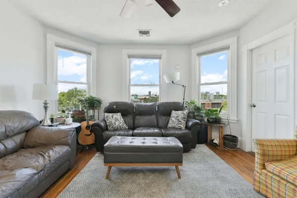 $4,800 | 34-36 Boston Street, Unit 3, Boston, MA 02127