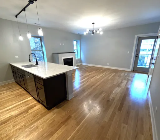$3,295 | 2008 West 21st Street, Unit 4, Chicago, IL 60608