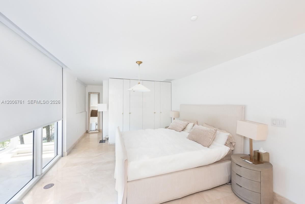 400 Alton Road, Unit TH1A Miami Beach, FL 33139 - Photo 18 of 32 a large white bed in a white room