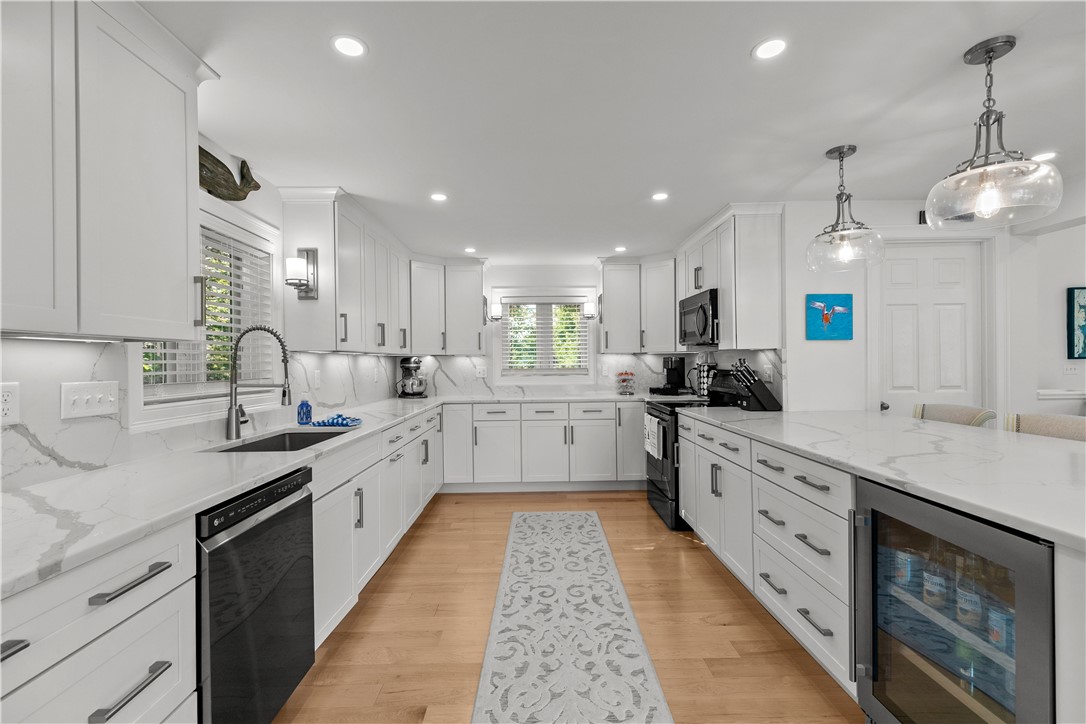 48 Therien Road Portsmouth, RI 02871 - Photo 10 of 35