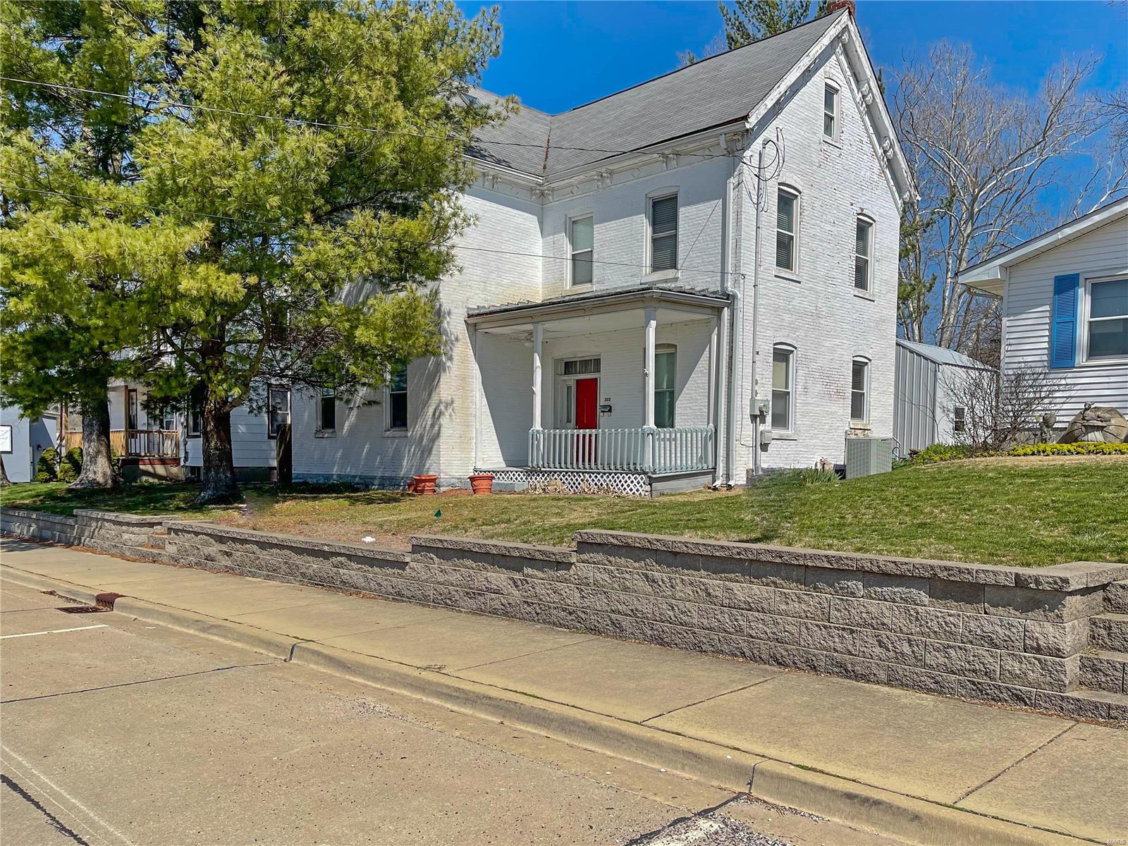 302 South Moore Street Waterloo, IL 62298 - Photo 1 of 43 Gallery Image 1
