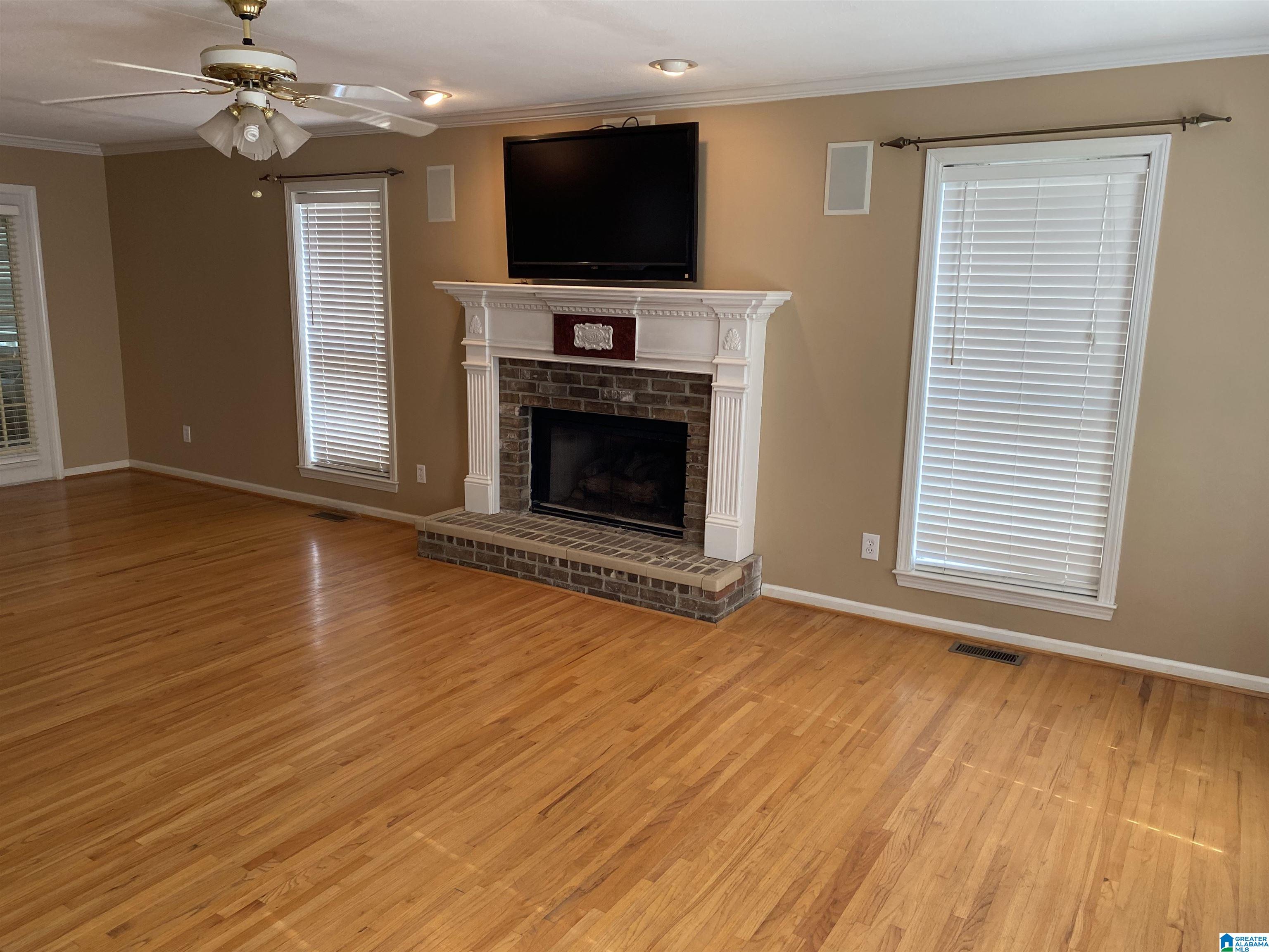 112 Wagon Trail Alabaster, AL 35007 - Photo 2 of 17