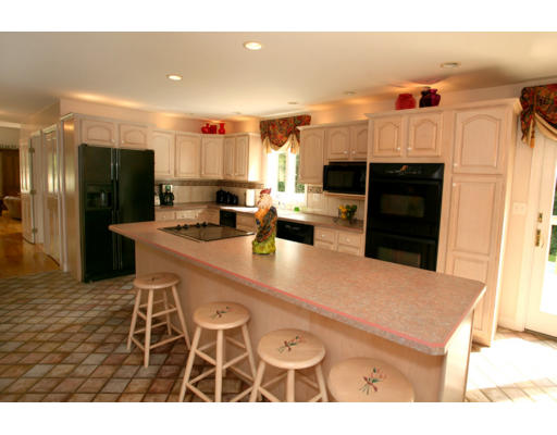 5 Putnam Road North Reading, MA 01864 - Photo 3 of 25 Gallery Image 3
