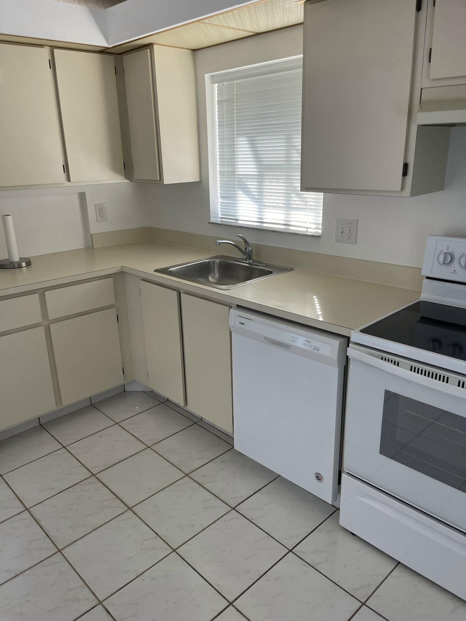 8228 Sweetbriar Way Boca Raton, FL 33496 - Photo 2 of 11 51064142-EEA1-47A2-A592-E18EC6B94A9B