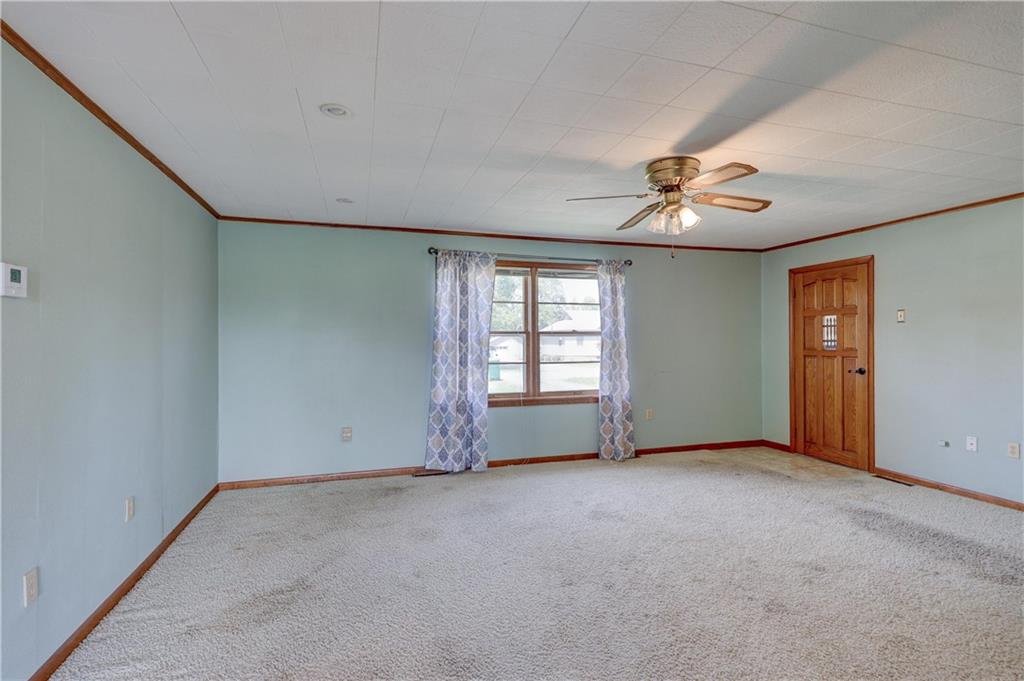 1030 West Country Road Columbus, KS 66725 - Photo 12 of 32 Gallery Image 12