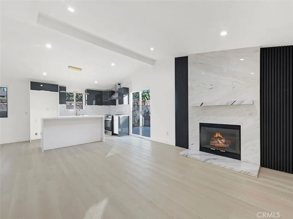 20528 Hamlin Street Winnetka, CA 91306 - Photo 13 of 32