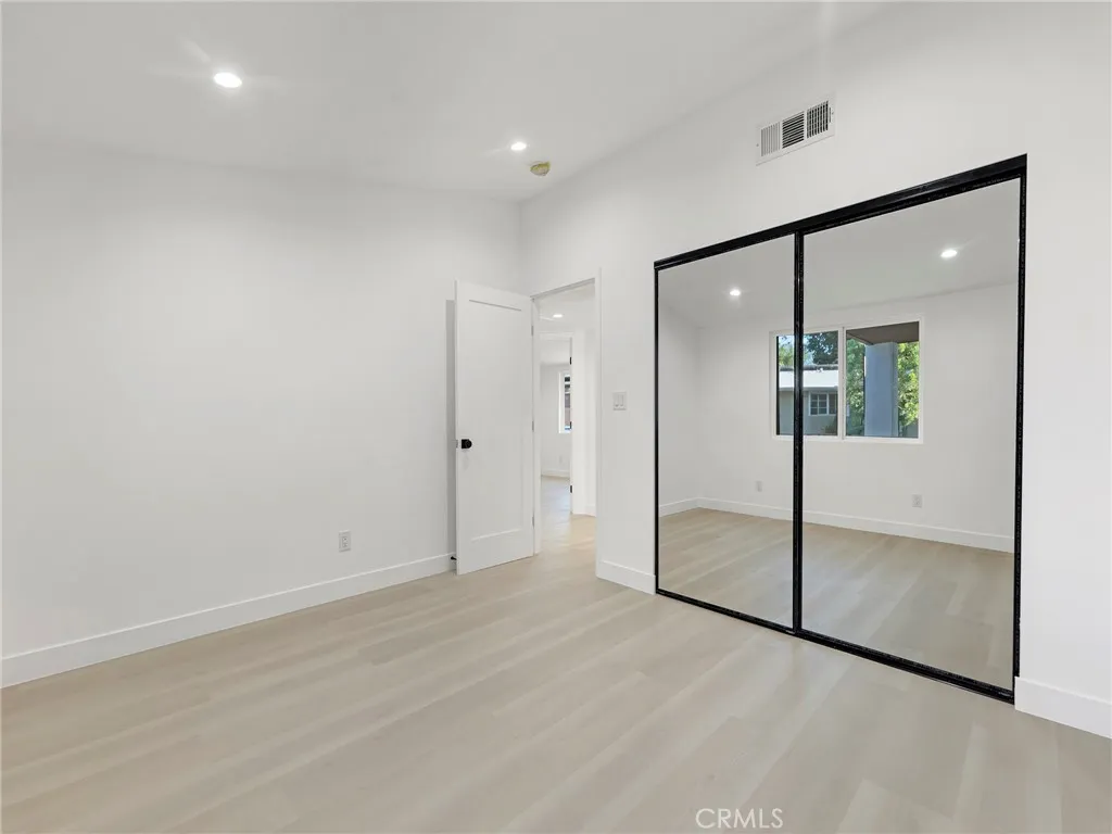 20528 Hamlin Street Winnetka, CA 91306 - Photo 25 of 32