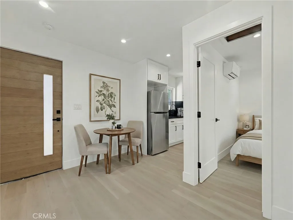 20528 Hamlin Street Winnetka, CA 91306 - Photo 9 of 32