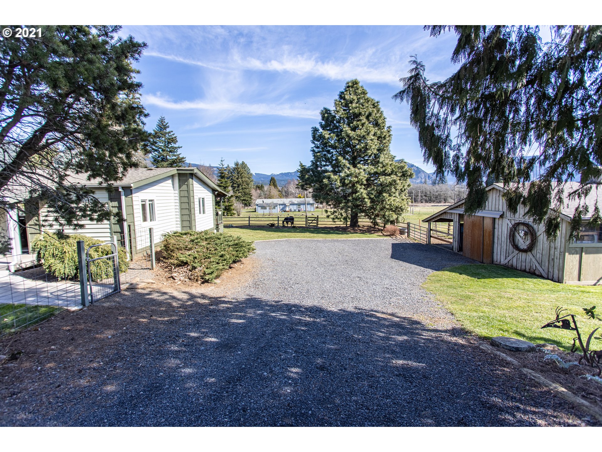 161 Peyrollaz Road Carson, WA 98610 - Photo 2 of 31 Gallery Image 2