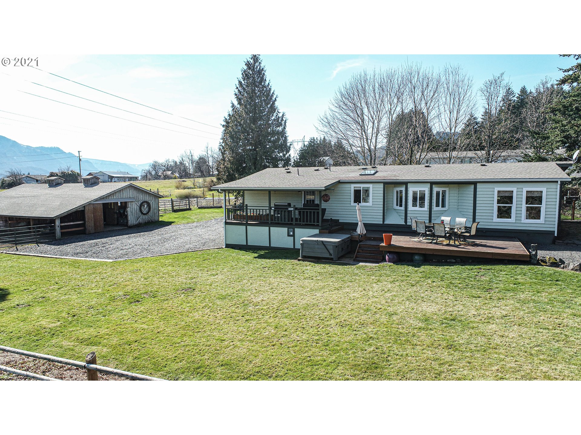 161 Peyrollaz Road Carson, WA 98610 - Photo 4 of 31 Gallery Image 4