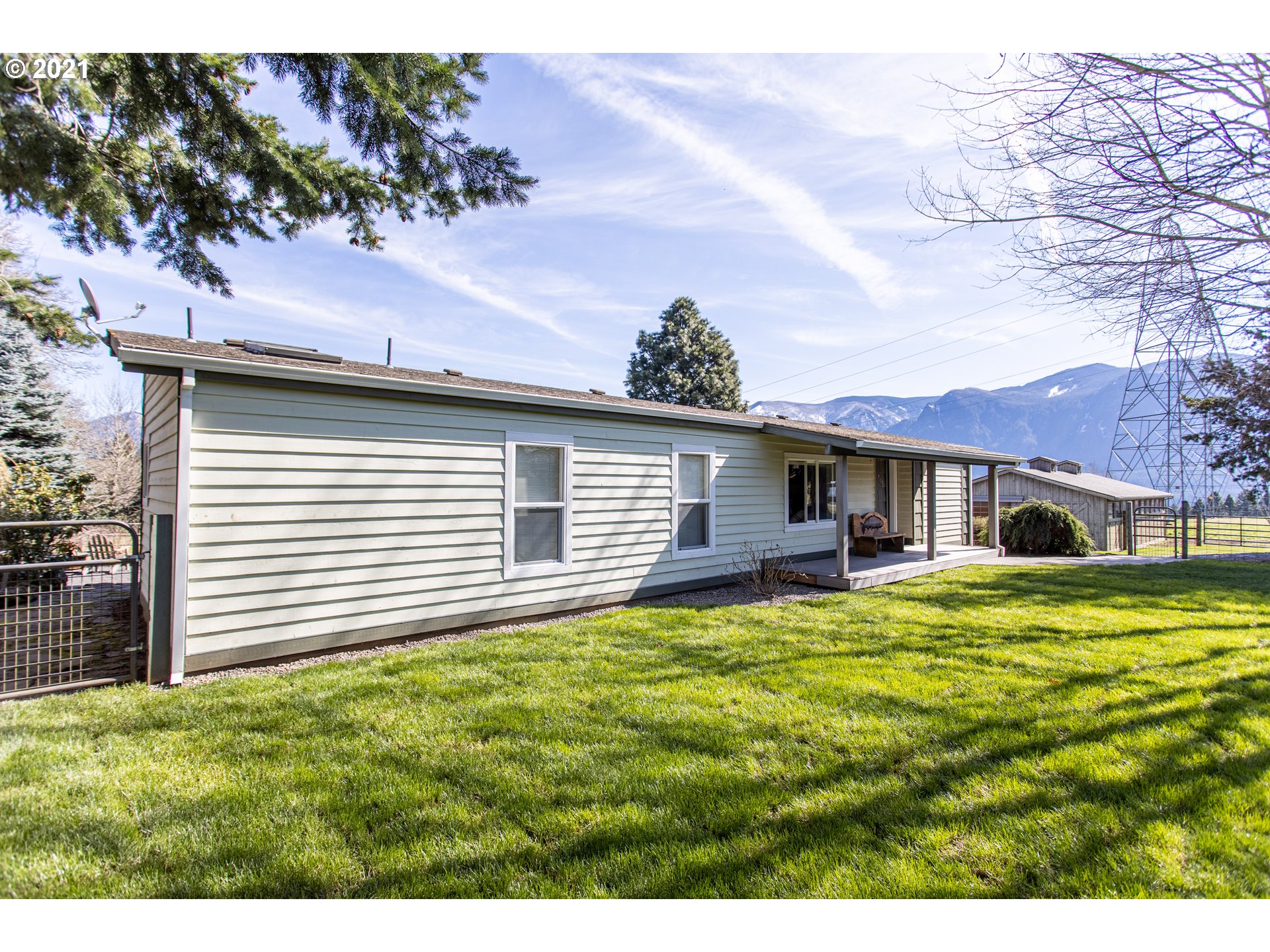 161 Peyrollaz Road Carson, WA 98610 - Photo 5 of 31 Gallery Image 5
