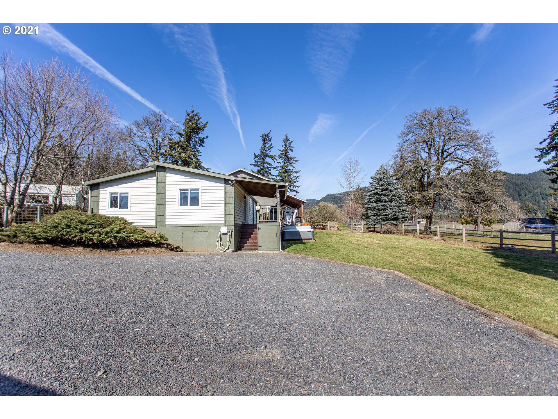 161 Peyrollaz Road Carson, WA 98610 - Photo 6 of 31 Gallery Image 6
