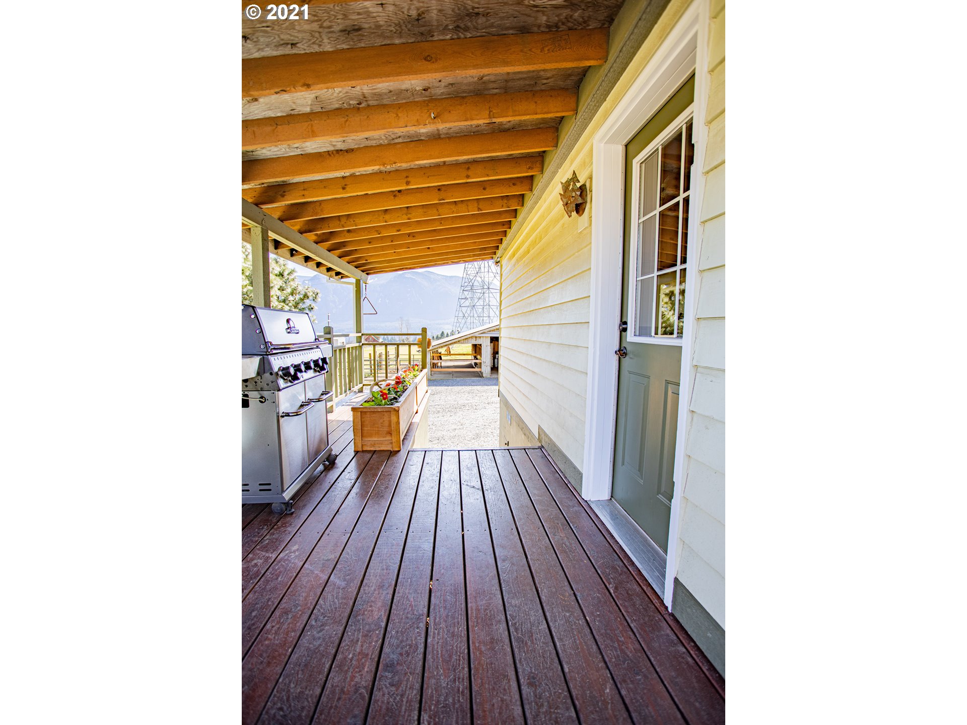 161 Peyrollaz Road Carson, WA 98610 - Photo 9 of 31 Gallery Image 9