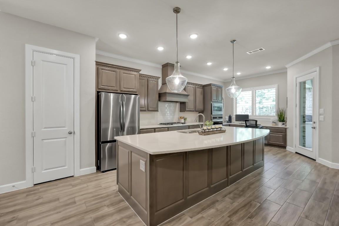 334 Torrey Bloom Loop Conroe, TX 77304 - Photo 13 of 46 Chef's kitchen, open, bright with walk-in pantry—perfect blend of function and style.
