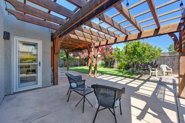 $665,000 | 609 Garden Park Drive, Roseville, CA 95678