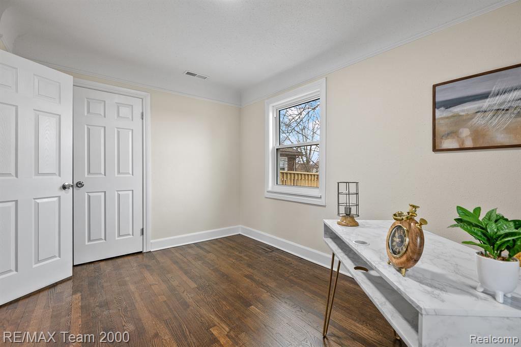 6129 Yorkshire Road Detroit, MI 48224 - Photo 23 of 34