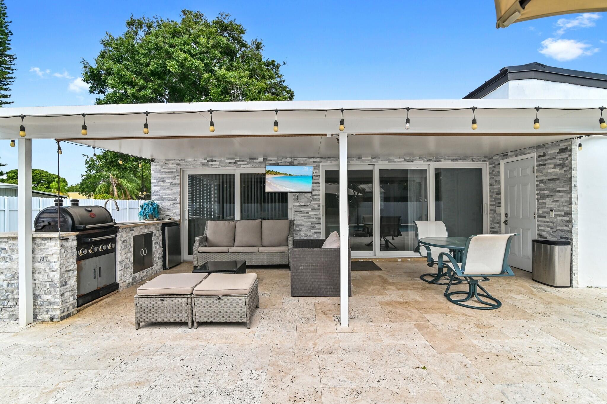 124 Davis Road Palm Springs, FL 33461 - Photo 33 of 44 00036 - 124 Davis Rd