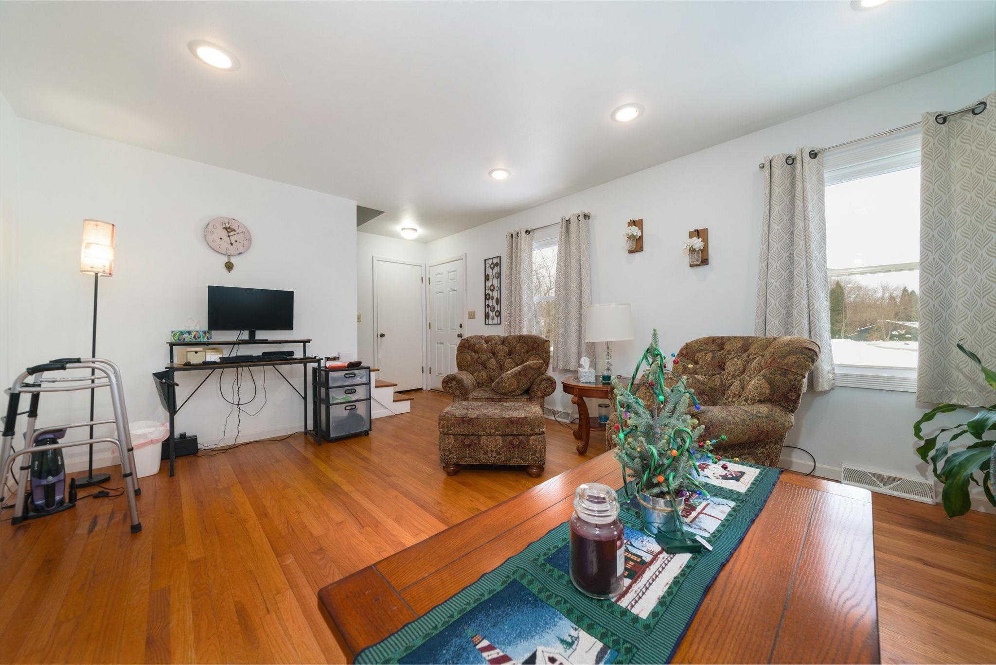 5393 Lakecrest Road Caledonia, IL 61011 - Photo 16 of 40 a living room with furniture and a flat screen tv