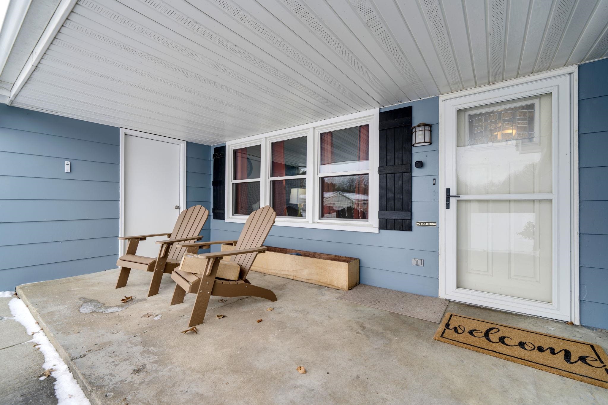5393 Lakecrest Road Caledonia, IL 61011 - Photo 4 of 40 a room with furniture and air conditioner vent