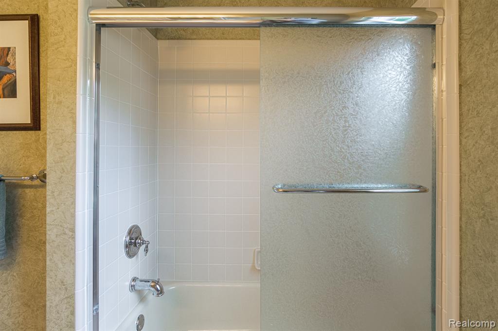2125 Lagoon Drive Rochester Hills, MI 48309 - Photo 42 of 59