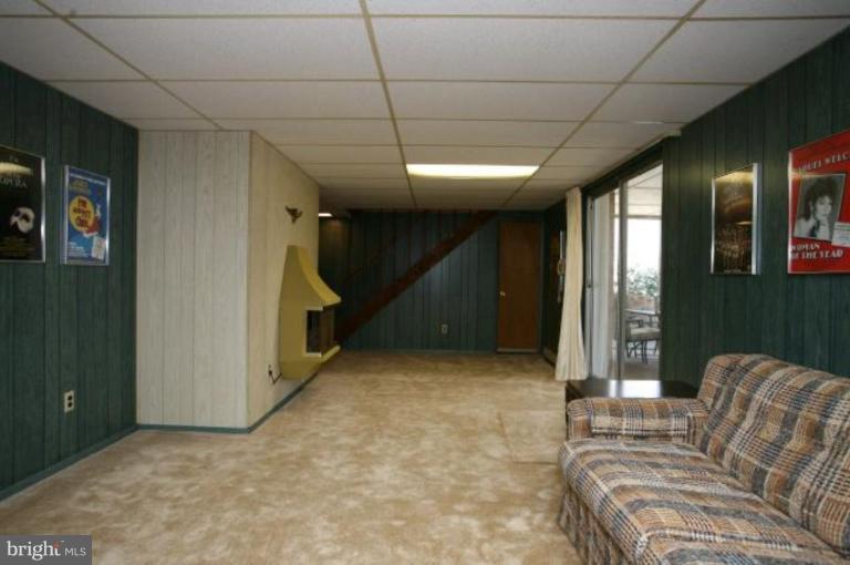 910 Huntsman Road Towson, MD 21286 - Photo 11 of 30 Family Room
