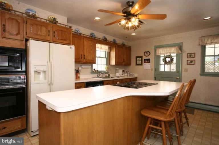 910 Huntsman Road Towson, MD 21286 - Photo 13 of 30 Kitchen