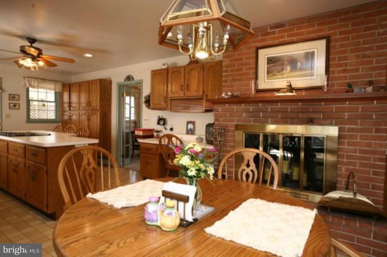 910 Huntsman Road Towson, MD 21286 - Photo 14 of 30 Breakfast Area