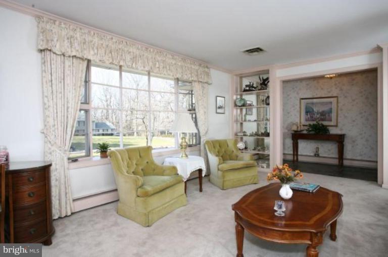 910 Huntsman Road Towson, MD 21286 - Photo 15 of 30 Living Room #2