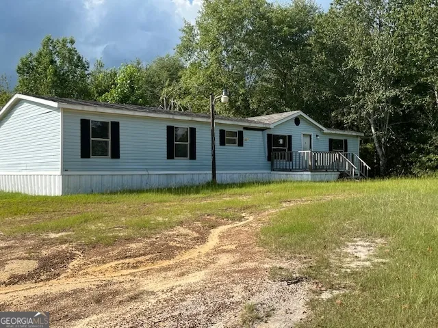 a view of a house with a backyard