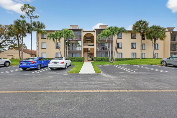 $1,995 | 624 Sea Pine Way, Unit B3, Greenacres, FL 33415