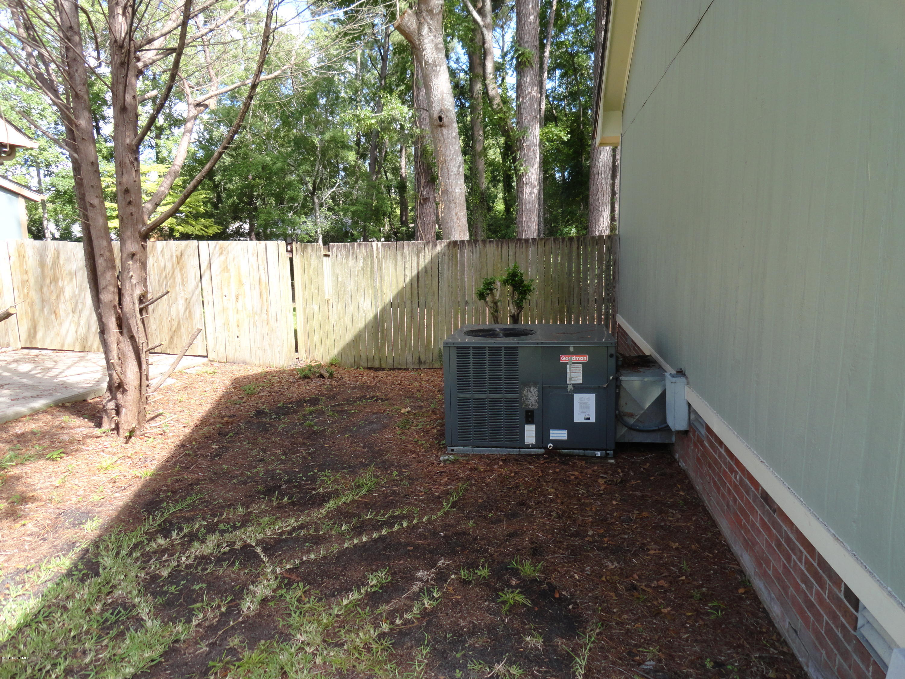 225 Nottingham Drive Havelock, NC 28532 - Photo 18 of 25 Left side of home