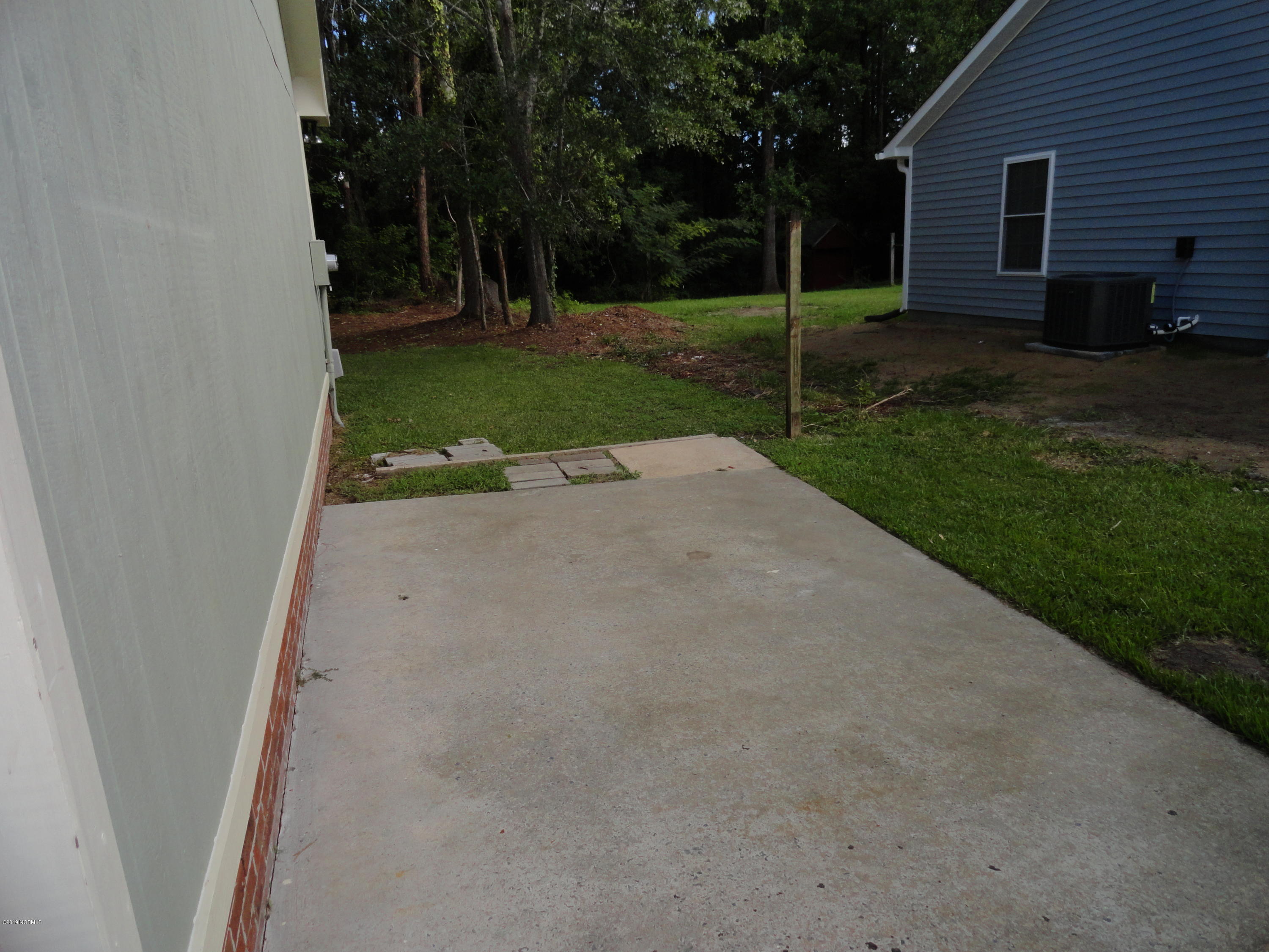 225 Nottingham Drive Havelock, NC 28532 - Photo 19 of 25 RV or Boat Parking on the side