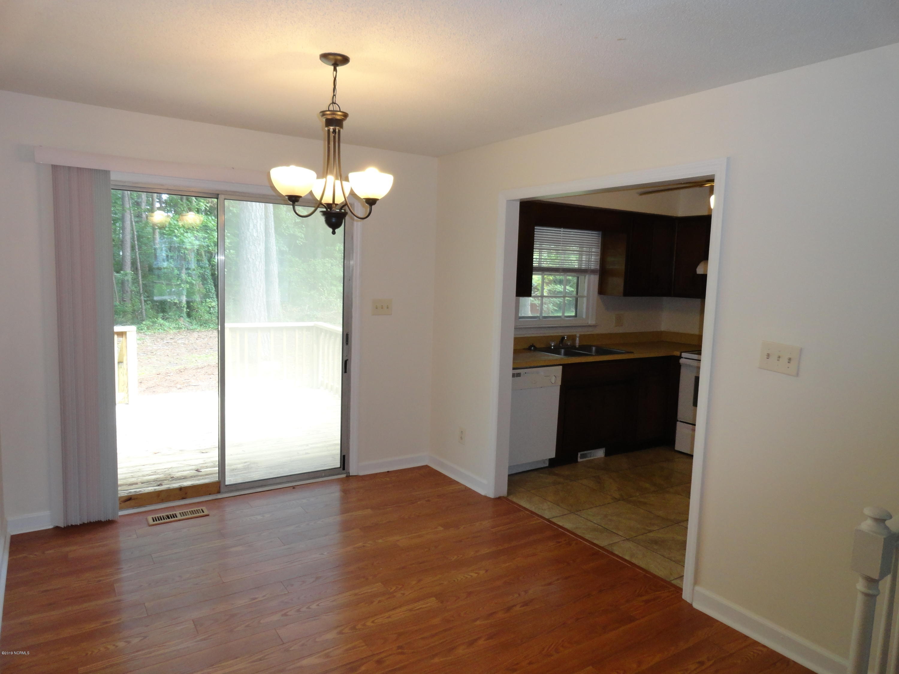 225 Nottingham Drive Havelock, NC 28532 - Photo 4 of 25 Dining Area