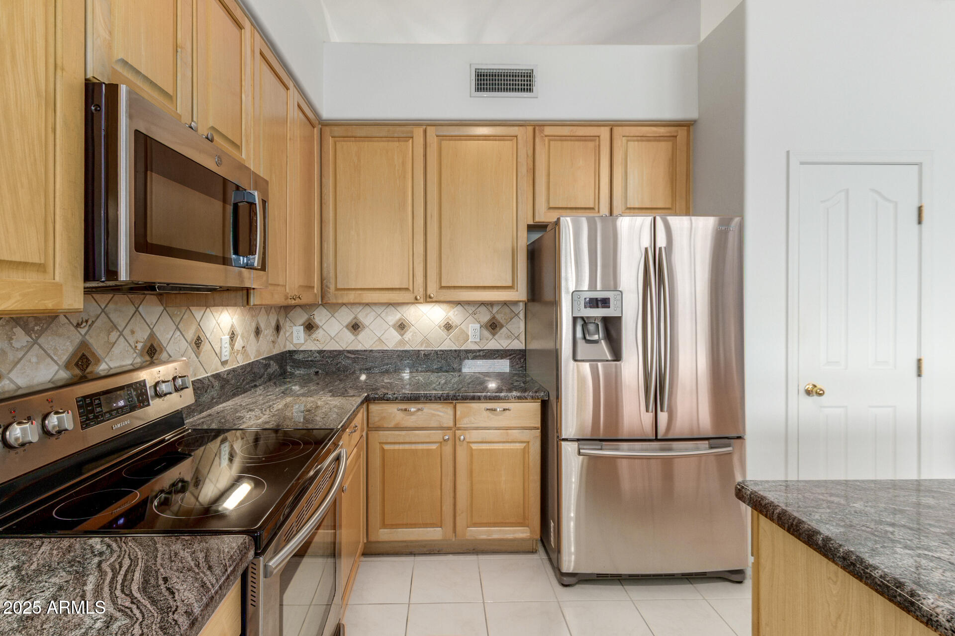 1111 South Sandstone Street Gilbert, AZ 85296 - Photo 17 of 59 a kitchen with a stove microwave and refrigerator