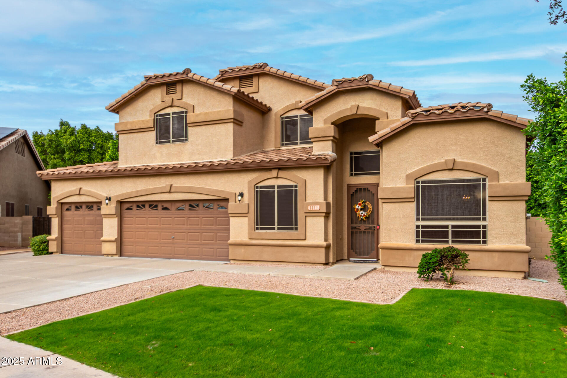 1111 South Sandstone Street Gilbert, AZ 85296 - Photo 5 of 59 a front view of a house with a garden
