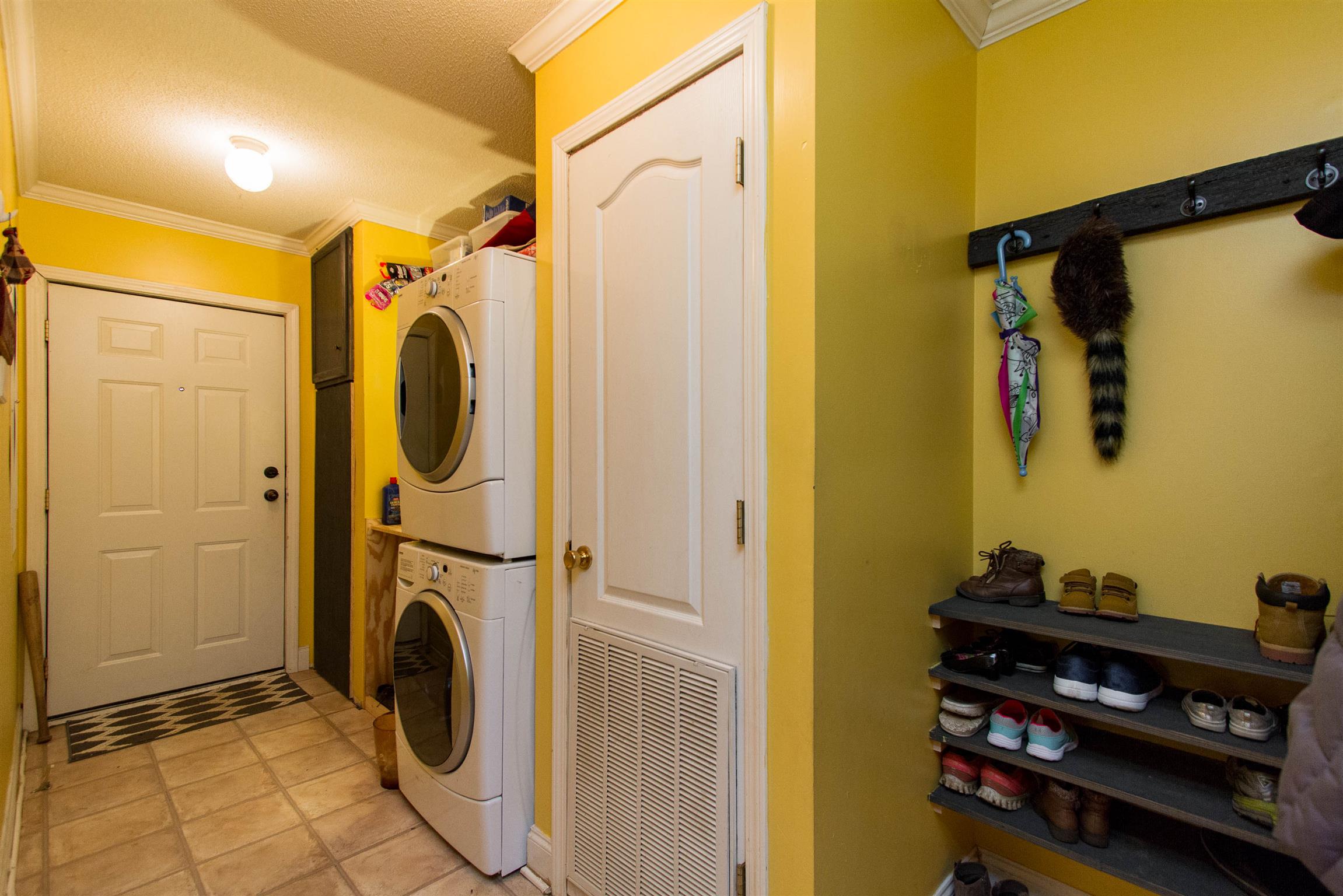 6562 Brewer Road Portland, TN 37148 - Photo 16 of 30 a utility room with dryer and washer