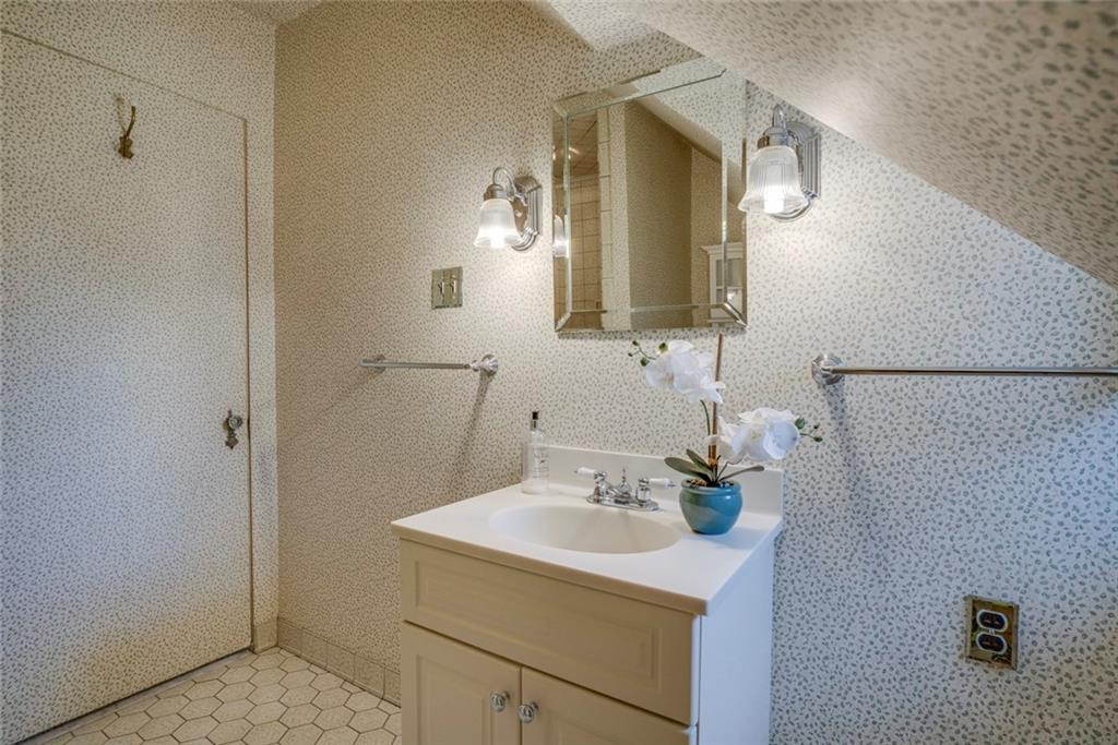 4470 Brownsville Road Pittsburgh, PA 15236 - Photo 16 of 25