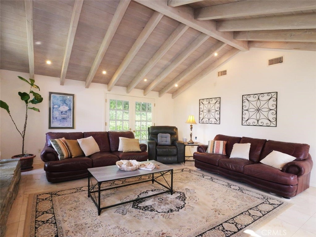 14 Georgeff Road Rolling Hills, CA 90274 - Photo 21 of 71 Spacious Family Room