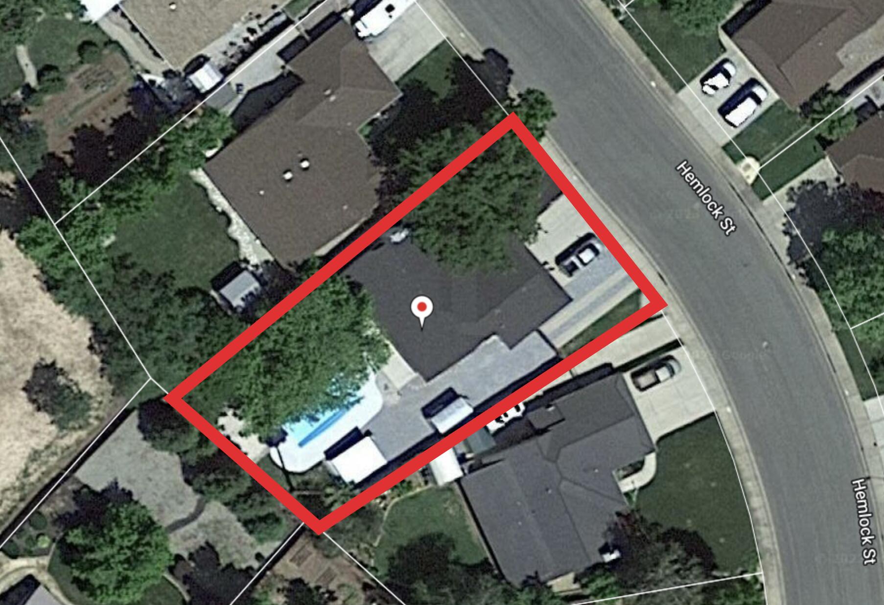 6582 Hemlock Street Redding, CA 96001 - Photo 35 of 35 an aerial view of a pool