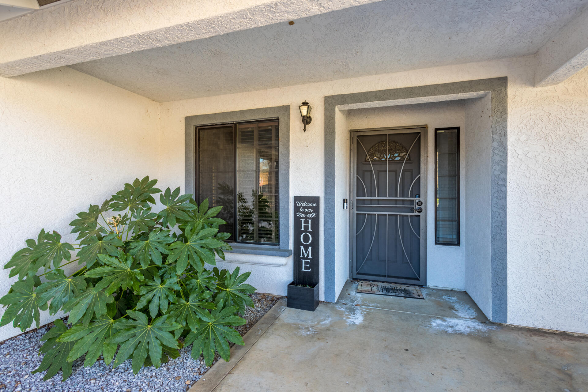 6582 Hemlock Street Redding, CA 96001 - Photo 4 of 35 front view of a house with a yard