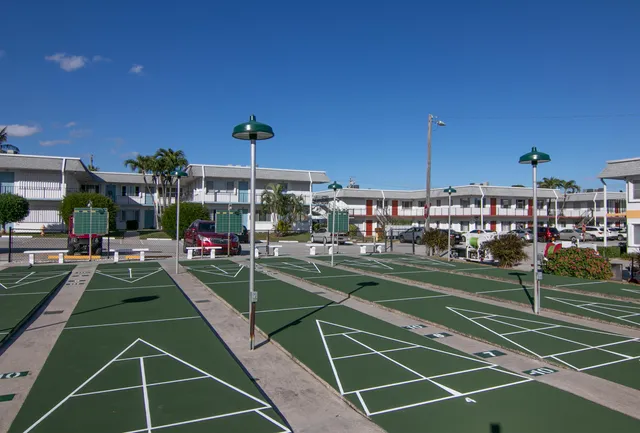 $1,250 | 3280 Lake Osborne Drive, Unit 207, Lake Worth Beach, FL 33461