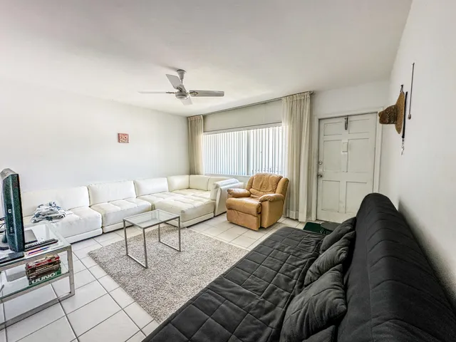 $1,250 | 3280 Lake Osborne Drive, Unit 207, Lake Worth Beach, FL 33461