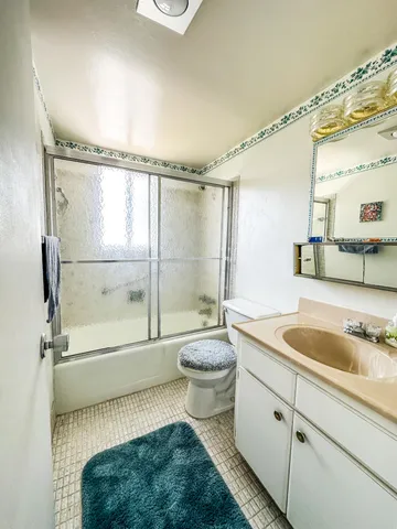 $1,250 | 3280 Lake Osborne Drive, Unit 207, Lake Worth Beach, FL 33461