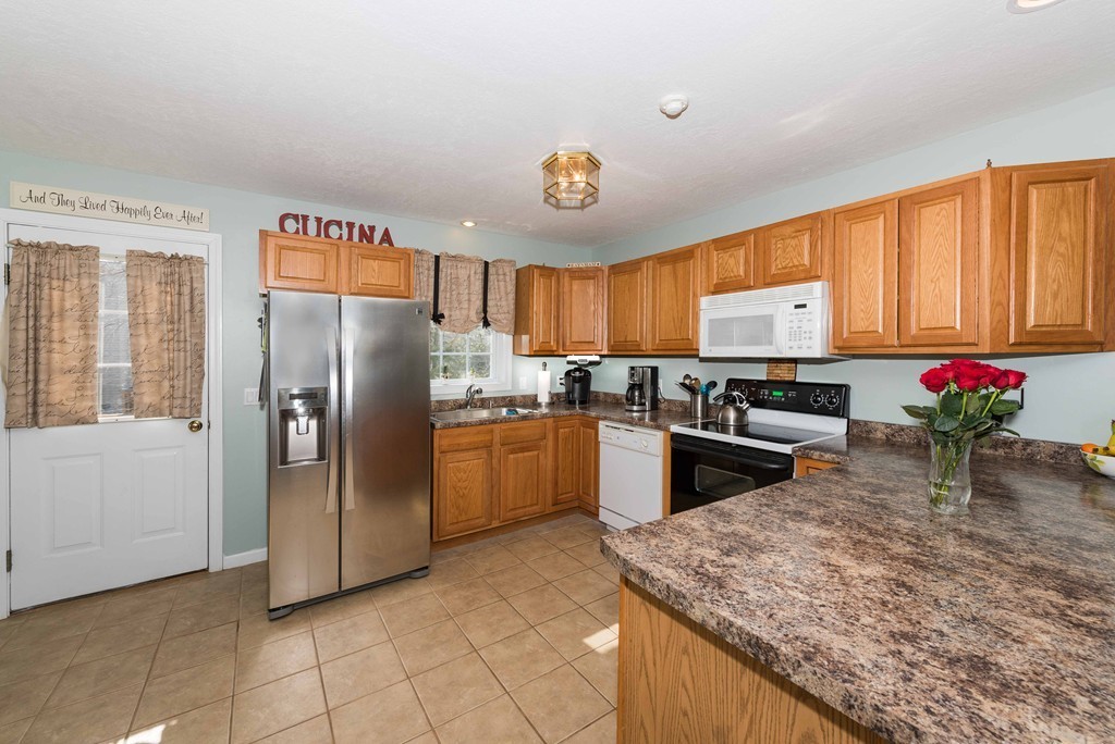 7 Finch Road, Unit 3 Raynham, MA 02767 - Photo 6 of 16 Gallery Image 6