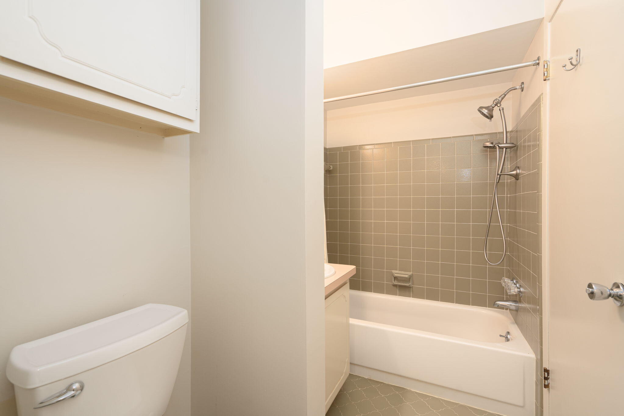 669 Oakbrook West Rochester Hills, MI 48307 - Photo 16 of 26 27-web-or-mls-interiors-20