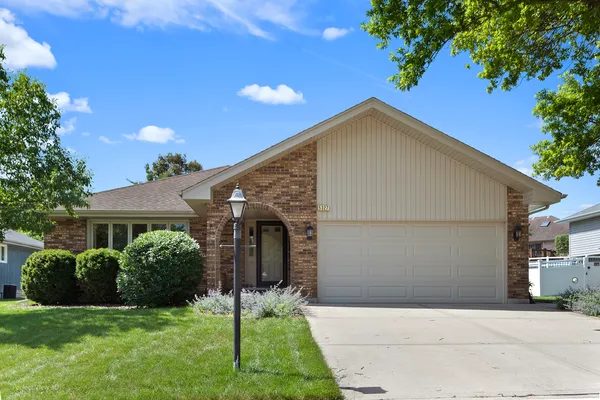 $399,900 | 5327 Forest Trail, Oak Forest, IL 60452