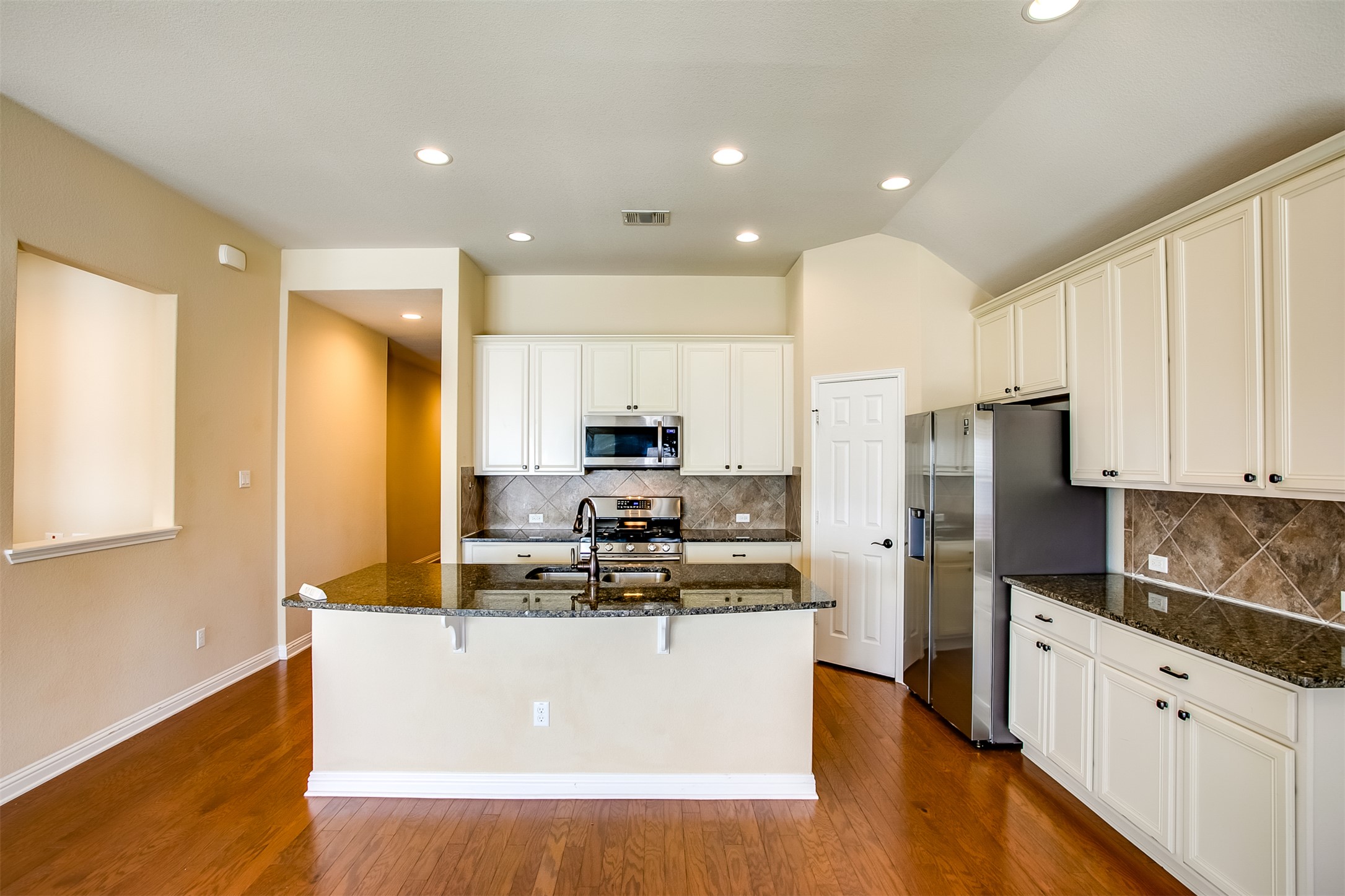 1721 Elaina Loop Leander, TX 78641 - Photo 10 of 28