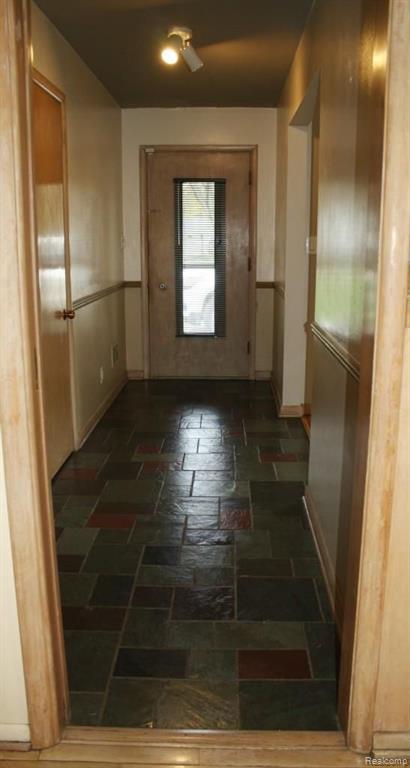 6750 Halyard Road Bloomfield Hills, MI 48301 - Photo 4 of 25