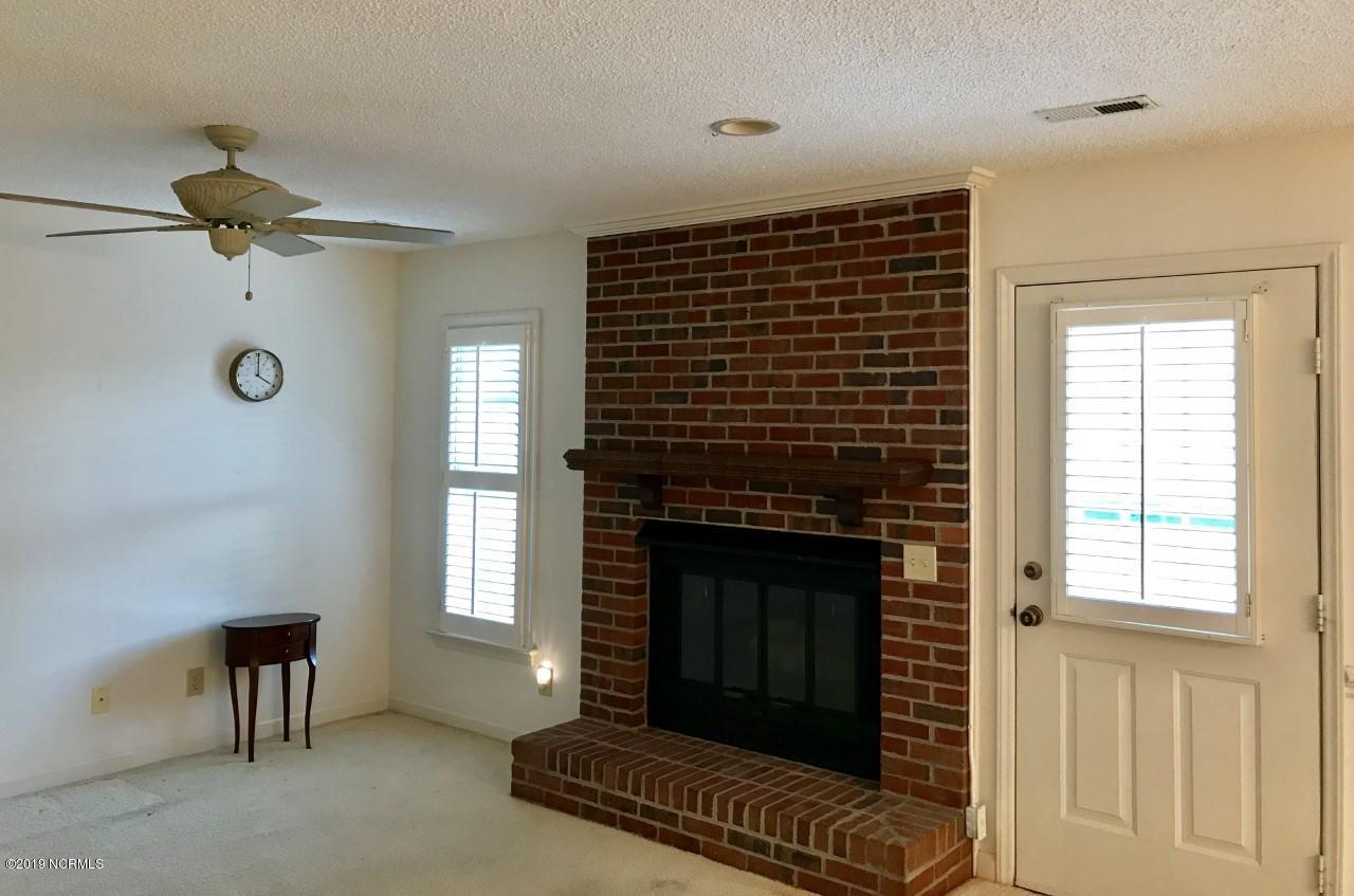 2015 Quail Ridge Road, Unit C Greenville, NC 27858 - Photo 12 of 38 Living Room1